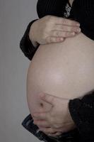 ventre d'une femme enceinte photo