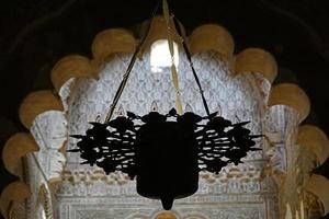 lampe dans mosquée - cathédrale de Cordoue dans Espagne photo