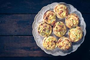 Pâtisserie avec jambon et fromage photo