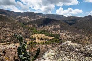 vue de le semi-désertique montagnes de haute en haut dans Mexique. photo