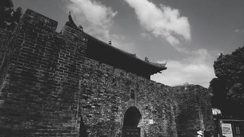 ancien bâtiment et mur photo