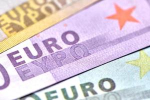 Haut vue financier concept. euro argent sur bureau Contexte avec copie espace. plat allonger photo