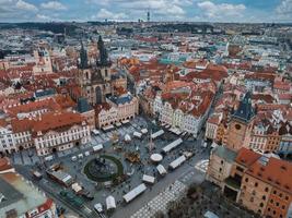 panoramique aérien vue de vieux ville carré dans Prague sur une magnifique été jour, tchèque république. photo