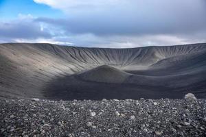 vue à l'intérieur d'un cratère de volcan photo