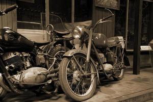 original vieux ancien rétro ancien motos permanent dans le musée photo