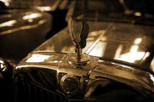 vieux ancien métal détails voiture dans le musée fermer photo