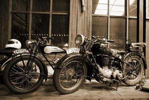 original vieux ancien rétro ancien motos permanent dans le musée photo