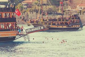 original paysage de le Port et ville de Alanya dans dinde de le mer photo