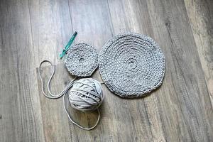 gris Fait main cordon de coton nappes sur crochet crochet photo