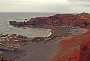 original volcanique paysages de le Espagnol île de lanzarote photo