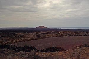 original volcanique paysages de le Espagnol île de lanzarote photo