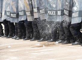 émeute police affronté avec le manifestants. photo