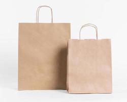 vue de face sacs en papier brun pour faire du shopping