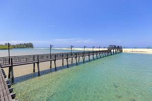 panoramique image le long de en bois pont plus de bo dan rivière à Natai plage dans Thaïlande photo