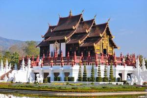 ho kham luang au royal flora expo, architecture thaïlandaise traditionnelle dans le style lanna, chiang mai, thaïlande photo