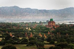paysage vue de ancien temples, vieux bagan, myanmar photo