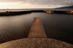 jetée plus de atlantique océan dans Tenerife canari îles Espagne photo