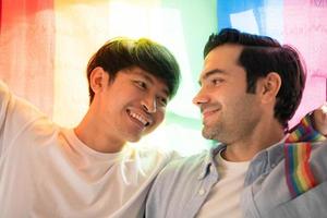 le bonheur de groupe lgbt gens est à l'amour Quelqu'un qui est similaire à nous et à être aimé dans retour. photo