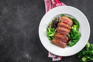 canard Viande Sein rôti la volaille Viande repas nourriture casse-croûte sur le table copie espace nourriture Contexte rustique Haut vue photo