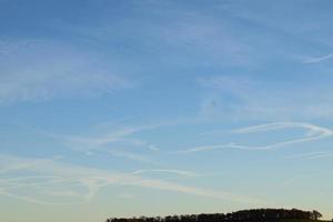 lignes dans bleu ciel photo