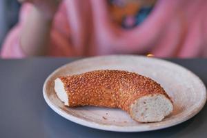 turc beignet simit sur table photo