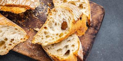 baguette longue blanc pain entier blé farine, blé pain, levain repas nourriture casse-croûte sur le table copie espace nourriture Contexte rustique Haut vue photo