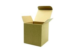 ouvert papier carton cube boîte isolé sur blanc Contexte. photo