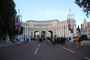 Londres dans le Royaume-Uni dans juin 2022. gens célébrer le reines platine jubilé photo