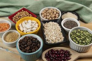 variété de légumineuse des graines dans boules photo