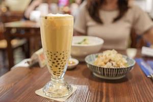 perle Lait thé avec Tapioca balle, célèbre taiwanais bulle thé de Taïwan. rue nourriture et Voyage dans Taipei concept photo