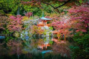 Temple Daigoji en automne, Kyoto, Japon photo