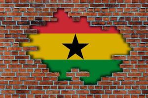 3d drapeau de Ghana derrière le cassé vieux pierre mur Contexte. photo