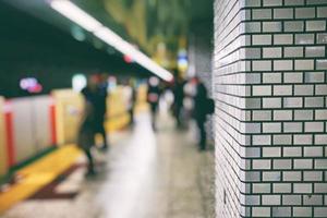 flou métro Plate-forme dans sapporo, Japon. photo