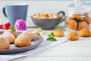 beurre biscuits sur en bois Contexte. délicieux mon chéri pain d'épice photo