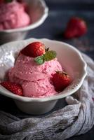 des fraises la glace crème photo
