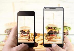 des hamburgers et français frites photo