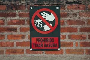 non lancement des ordures signe dans Espagnol photo