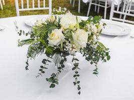 luxe élégant mariage accueil table arrangement et floral pièce maîtresse - mariage banquet et un événement Extérieur photo