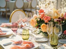 luxe élégant mariage accueil table arrangement et floral pièce maîtresse - mariage banquet et un événement Extérieur photo