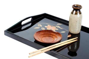 bois plat sur Japonais nourriture plateau sur blanc Contexte. photo