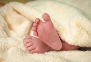 pieds nouveau née bébé photo