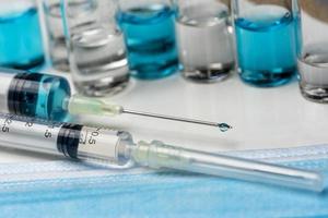 Flacon de vaccin Nobel contre le coronavirus covid-19