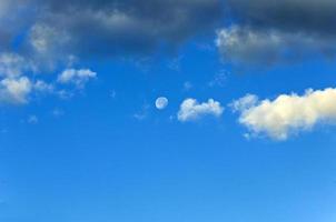 nuages et lune photo