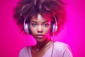 peau foncée africain fille avec noir frisé cheveux, portant rose écouteurs sur une rose Contexte. génératif ai photo