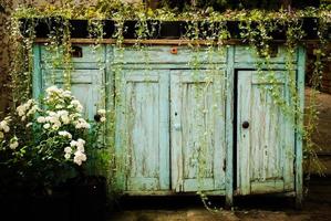 meubles anciens reconstruits pour des raisons décoratives photo