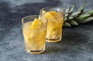 deux des lunettes de ananas jus photo