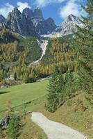 Montagne paysage proche à filzmoos dans salzburger atterrir, L'Autriche photo