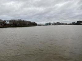 une vue sur la tamise près du pont de la tour photo