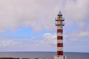 une rouge rayé balise photo