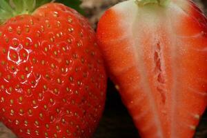 fraise fraîche se bouchent avec des tranches photo